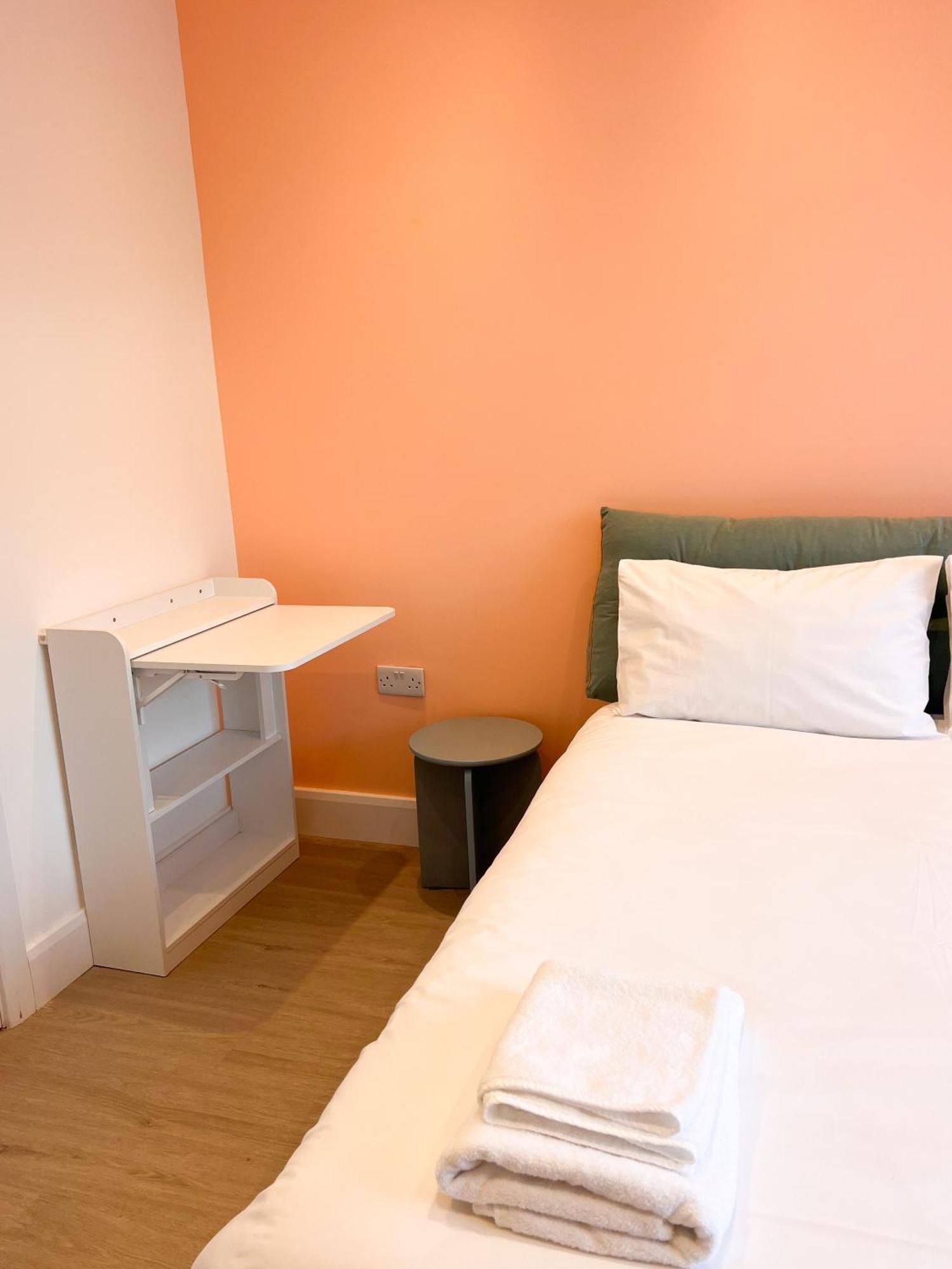 Zozy Clitterhouse Hotel Londen Buitenkant foto